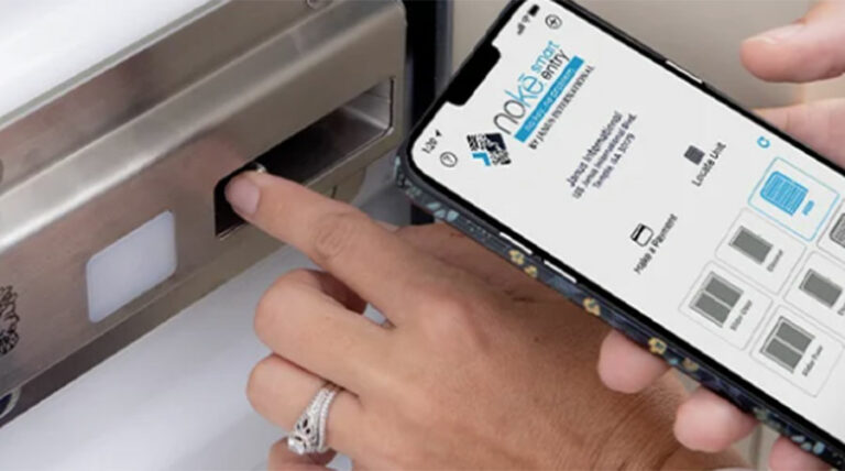 Cadenas Bluetooth Nokē sur un box de self-storage, piloté automatiquement par le logiciel Storagility via l'API Nokē Core